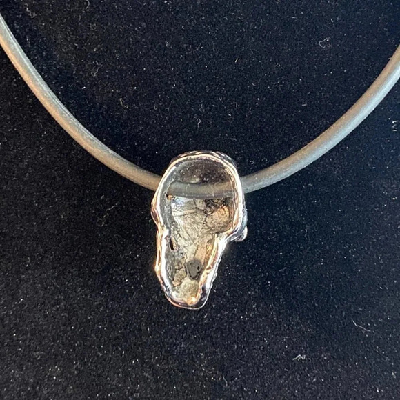 Gothic Scull Pendant Necklace - Picture 5 of 7